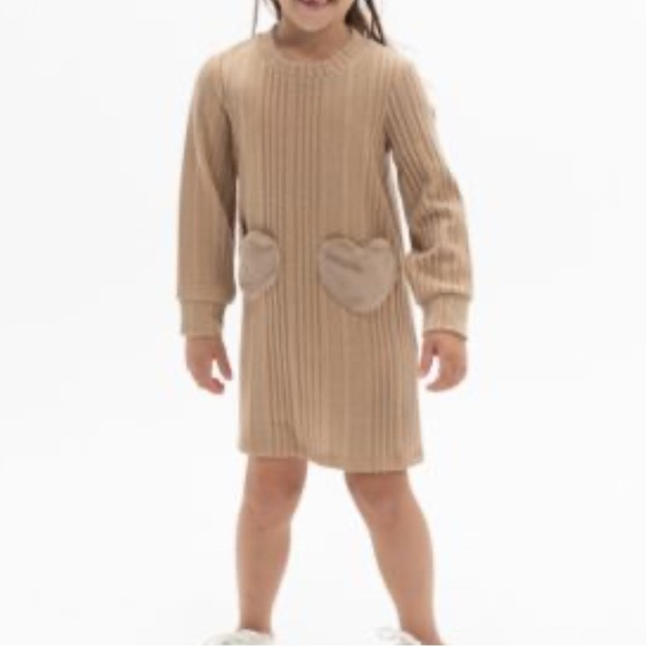 RARE EDITIONS TAN LONG SLEEVE SWEATER DRESS WITH HEART POCKETS - Picture 1 of 6